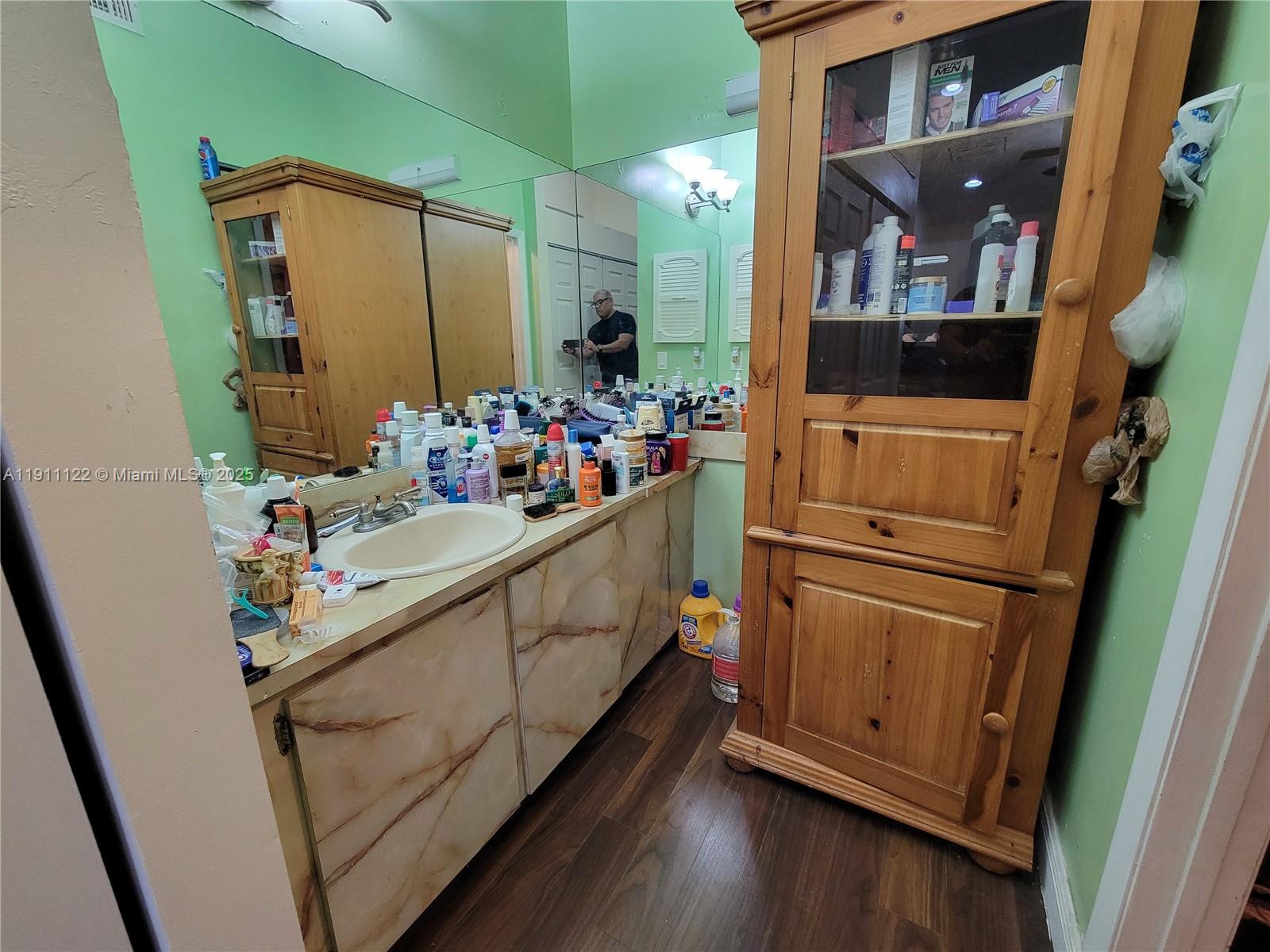 COUNTRY LAKE MANORS TOWNH - Residential