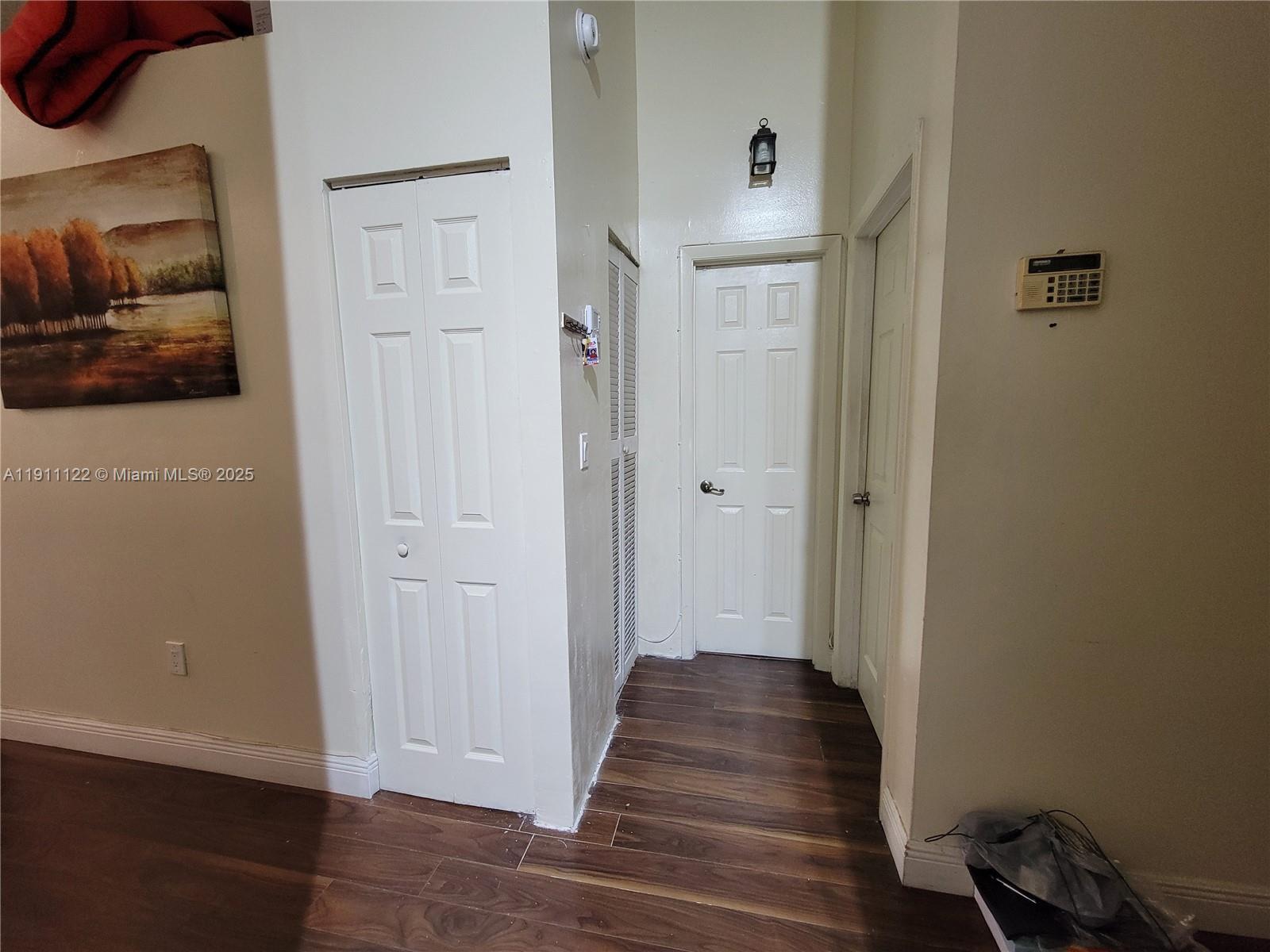 COUNTRY LAKE MANORS TOWNH - Residential