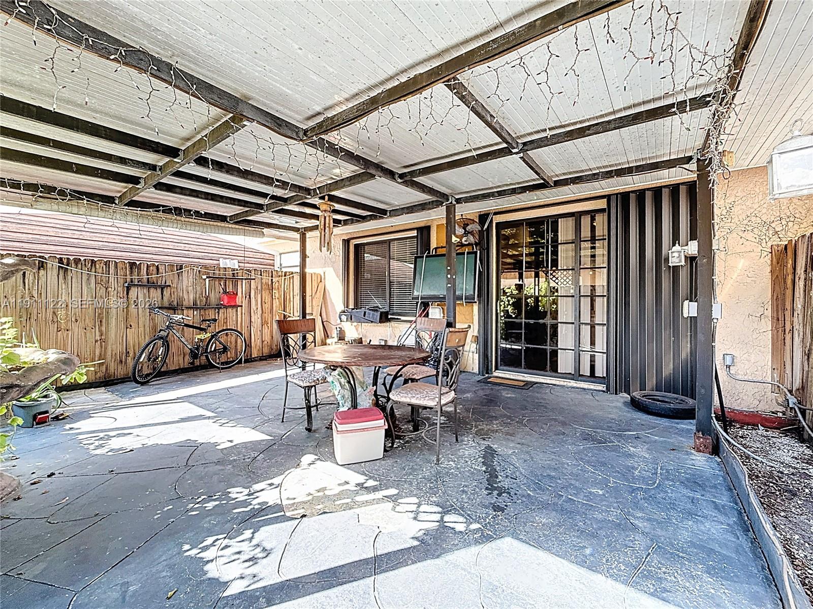 COUNTRY LAKE MANORS TOWNH - Residential