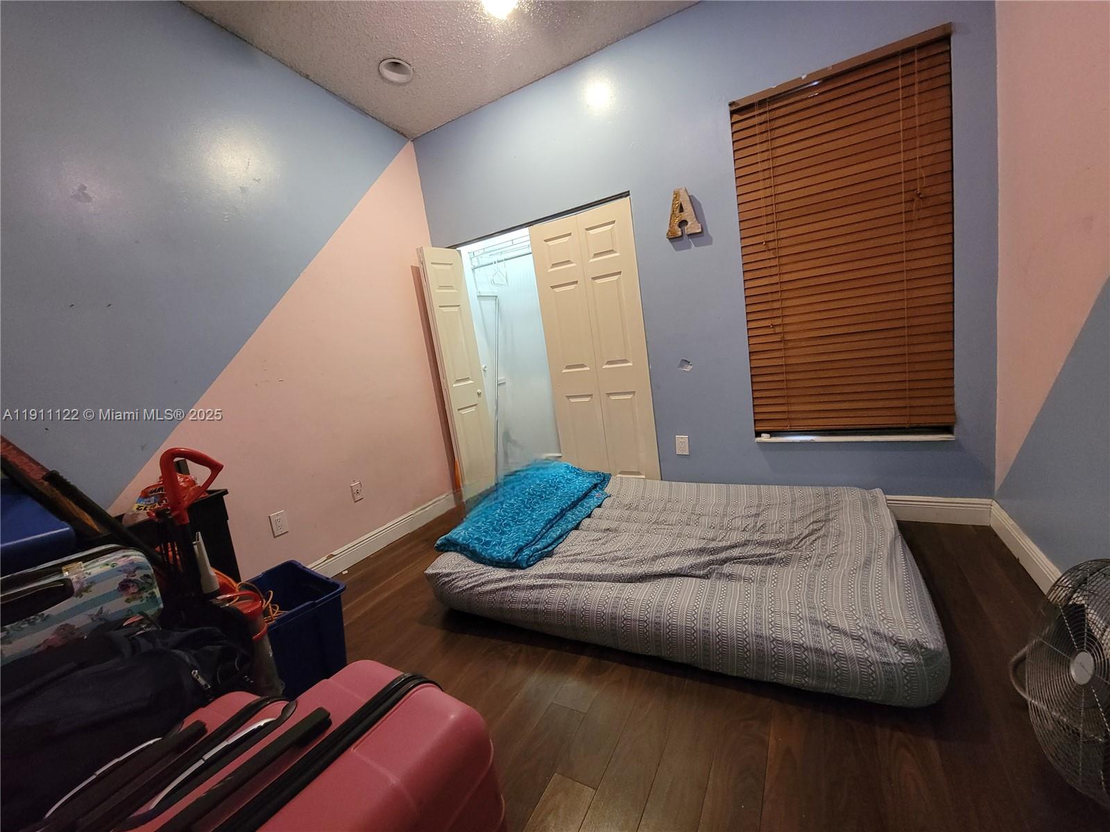 COUNTRY LAKE MANORS TOWNH - Residential