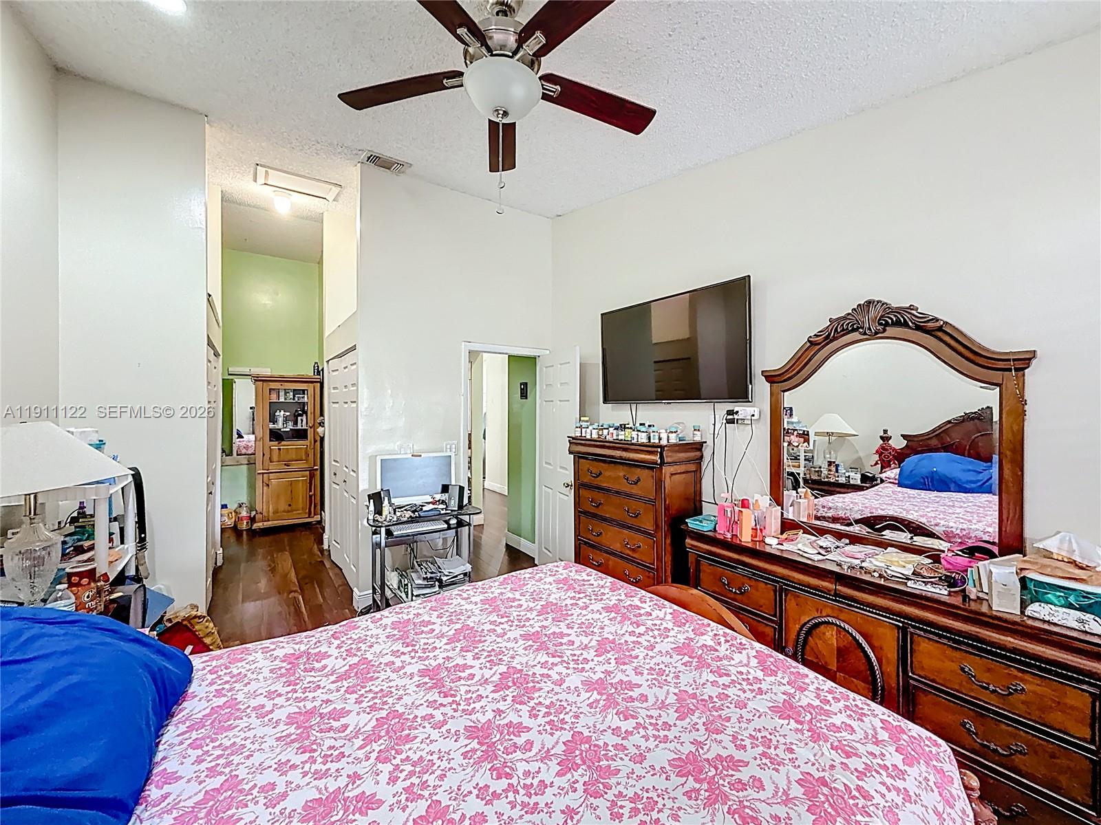 COUNTRY LAKE MANORS TOWNH - Residential