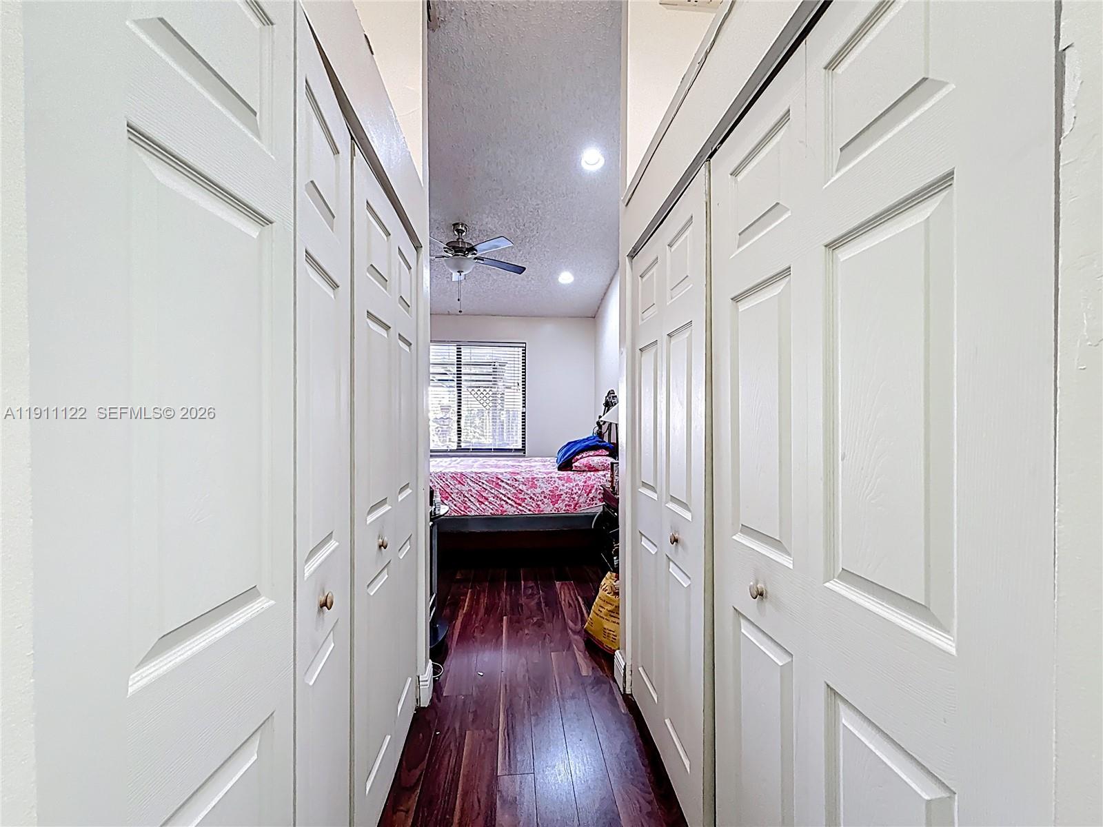 COUNTRY LAKE MANORS TOWNH - Residential