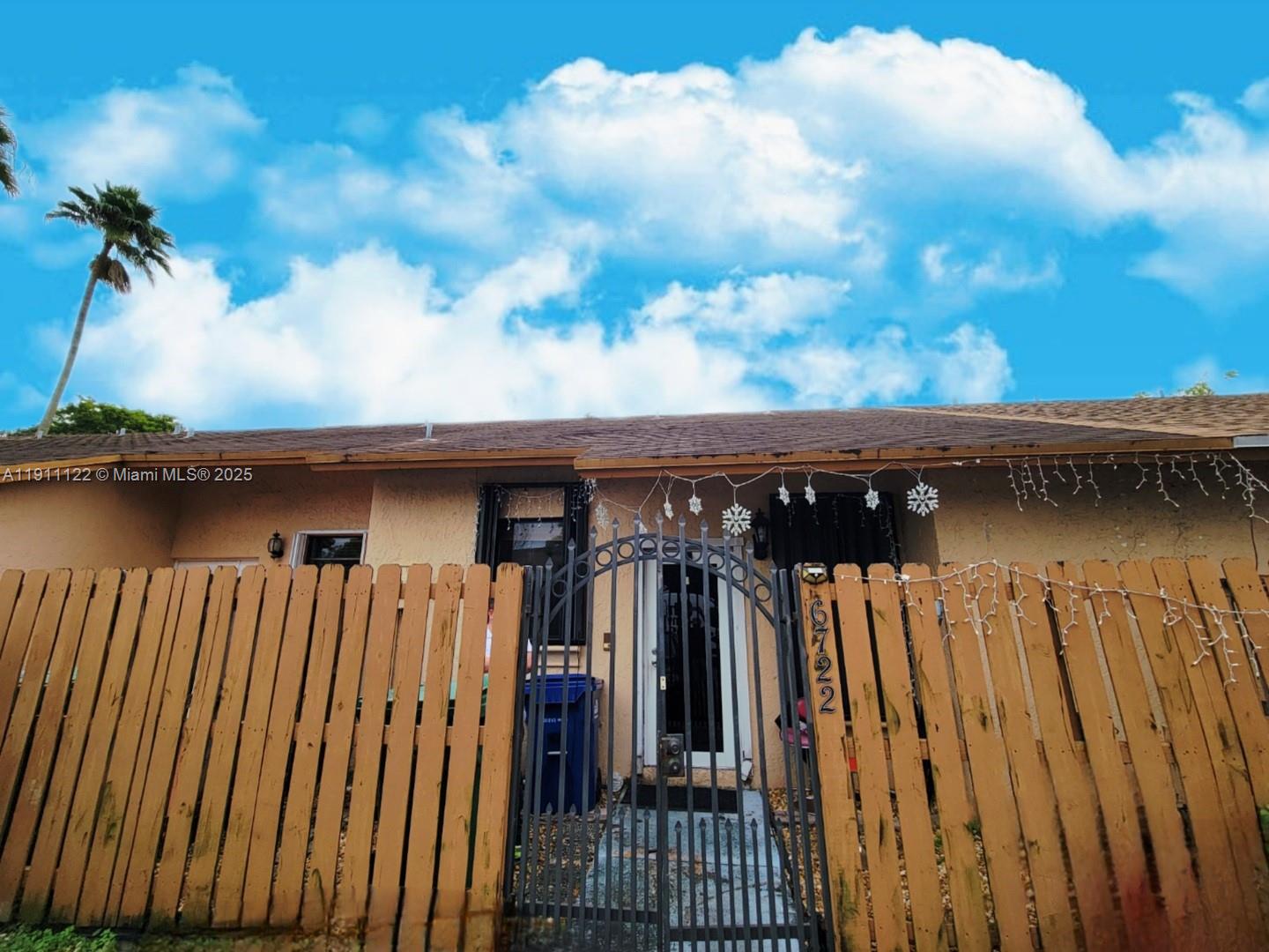 COUNTRY LAKE MANORS TOWNH - Residential