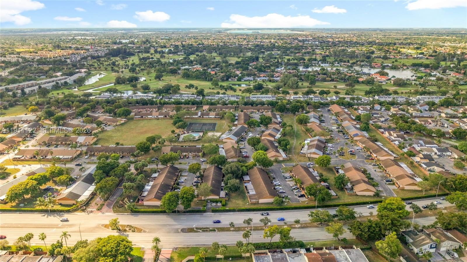 COUNTRY LAKE MANORS TOWNH - Residential