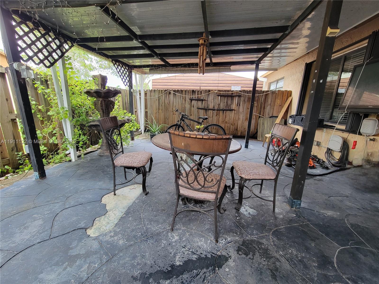 COUNTRY LAKE MANORS TOWNH - Residential