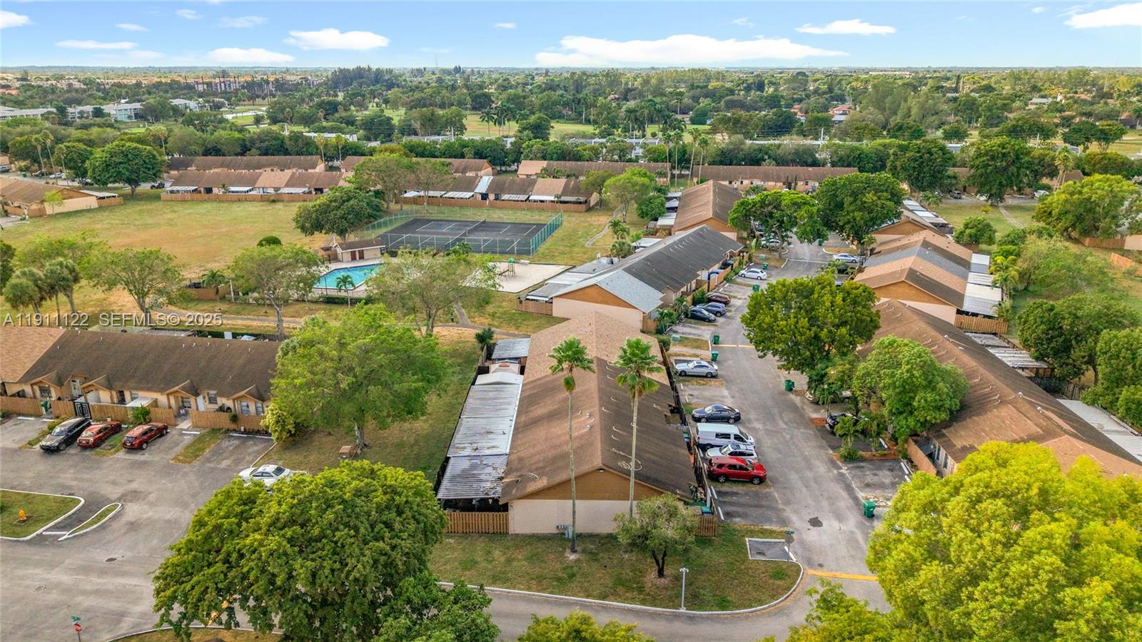 COUNTRY LAKE MANORS TOWNH - Residential