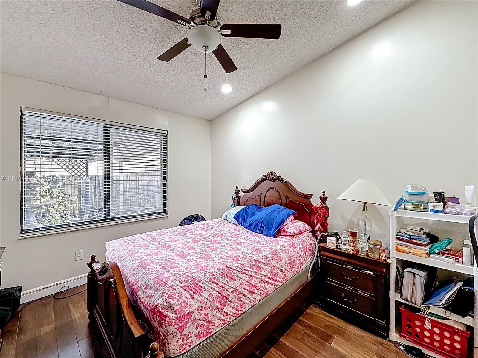 COUNTRY LAKE MANORS TOWNH - Residential