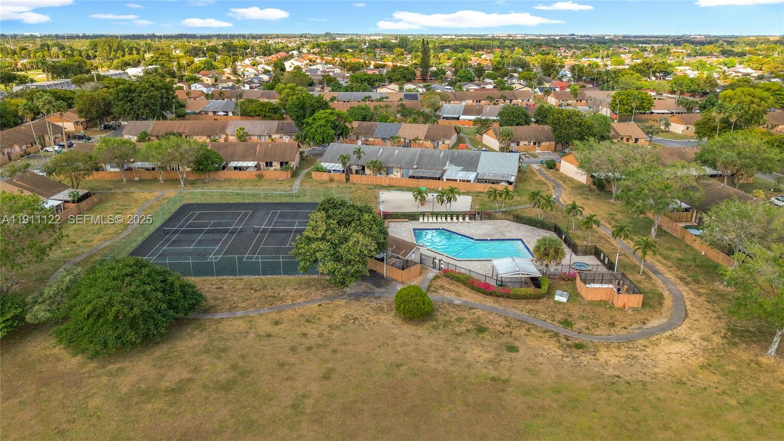 COUNTRY LAKE MANORS TOWNH - Residential