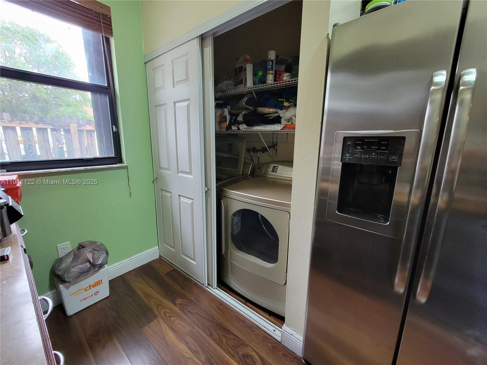 COUNTRY LAKE MANORS TOWNH - Residential