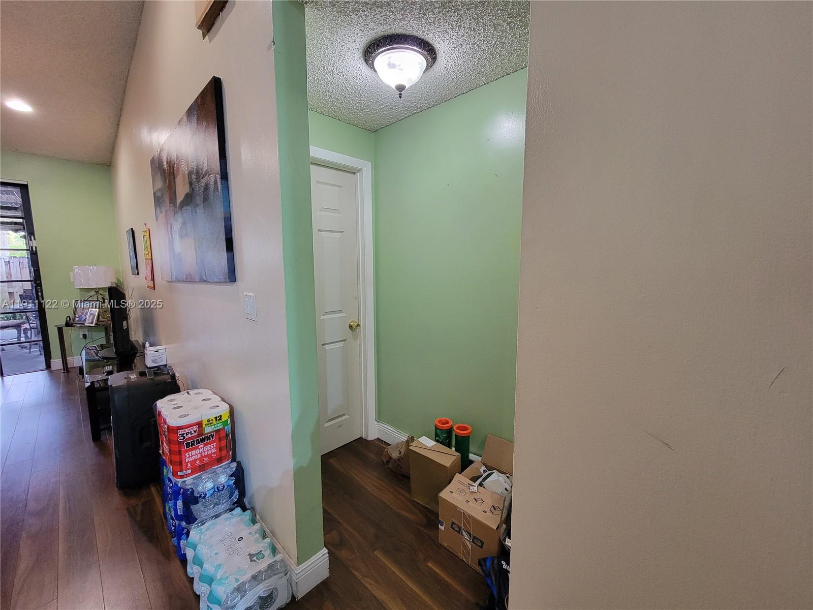 COUNTRY LAKE MANORS TOWNH - Residential