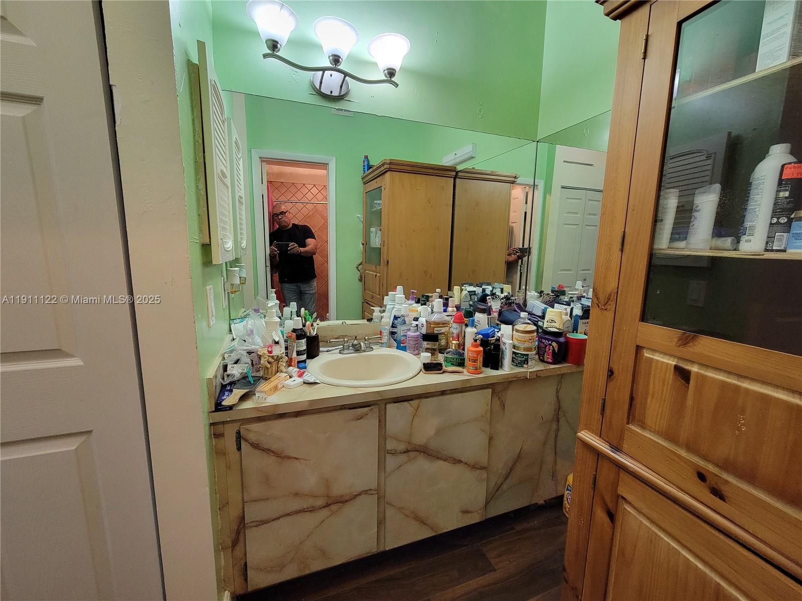 COUNTRY LAKE MANORS TOWNH - Residential