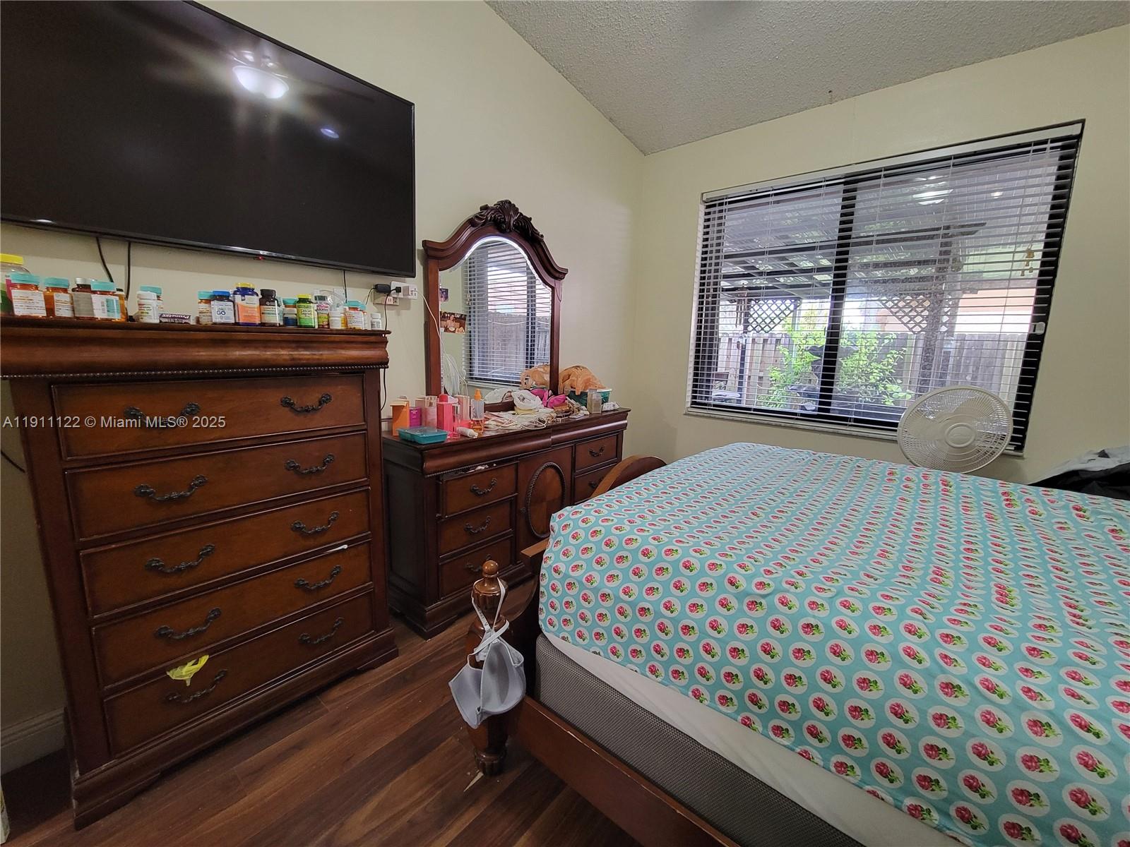 COUNTRY LAKE MANORS TOWNH - Residential