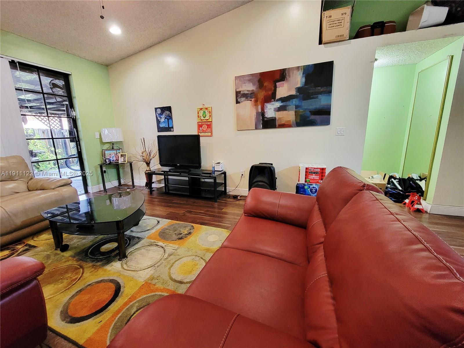 COUNTRY LAKE MANORS TOWNH - Residential