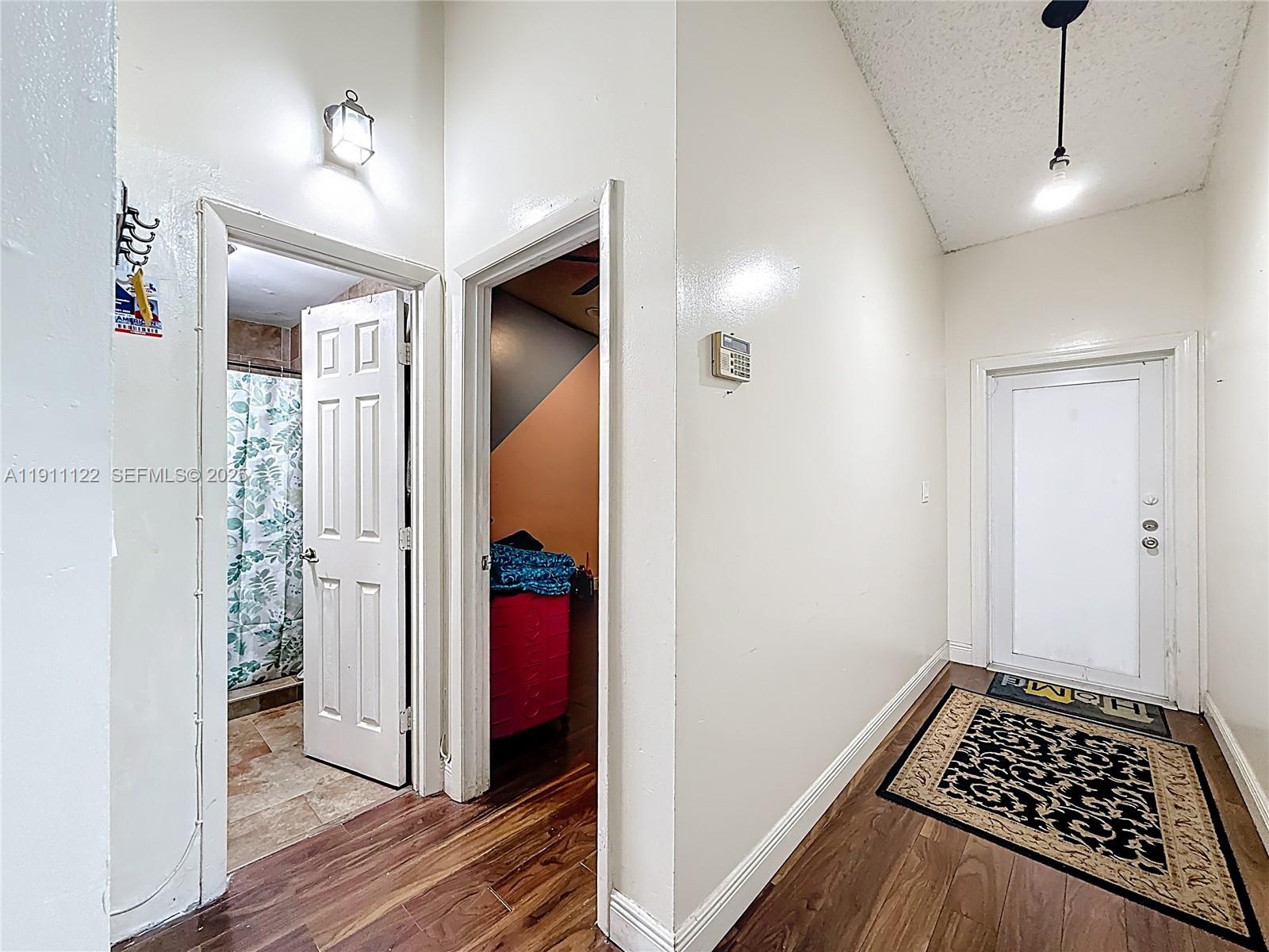 COUNTRY LAKE MANORS TOWNH - Residential