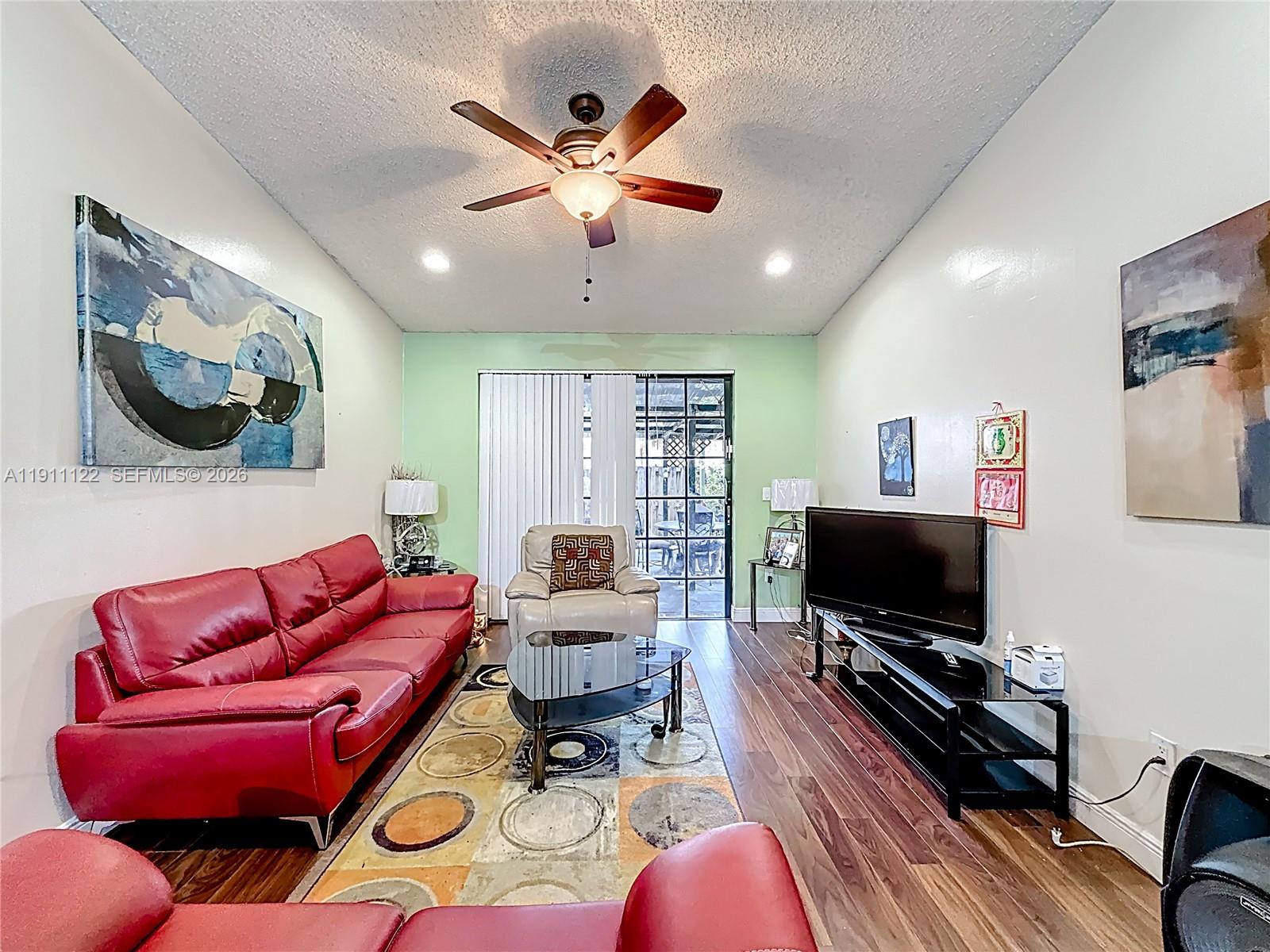 COUNTRY LAKE MANORS TOWNH - Residential