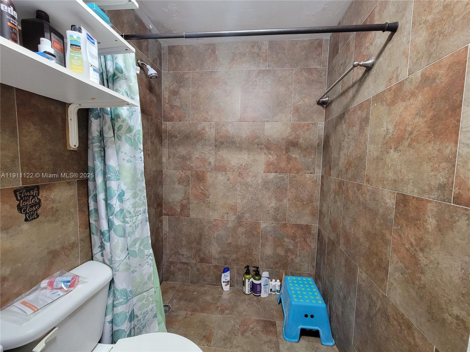 COUNTRY LAKE MANORS TOWNH - Residential