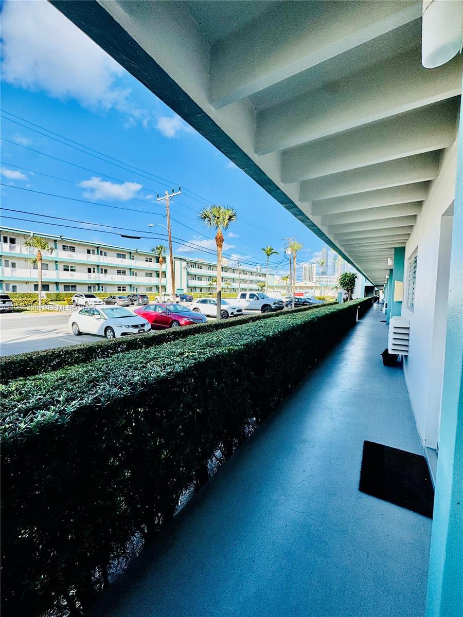 3922 NE 166th St S102