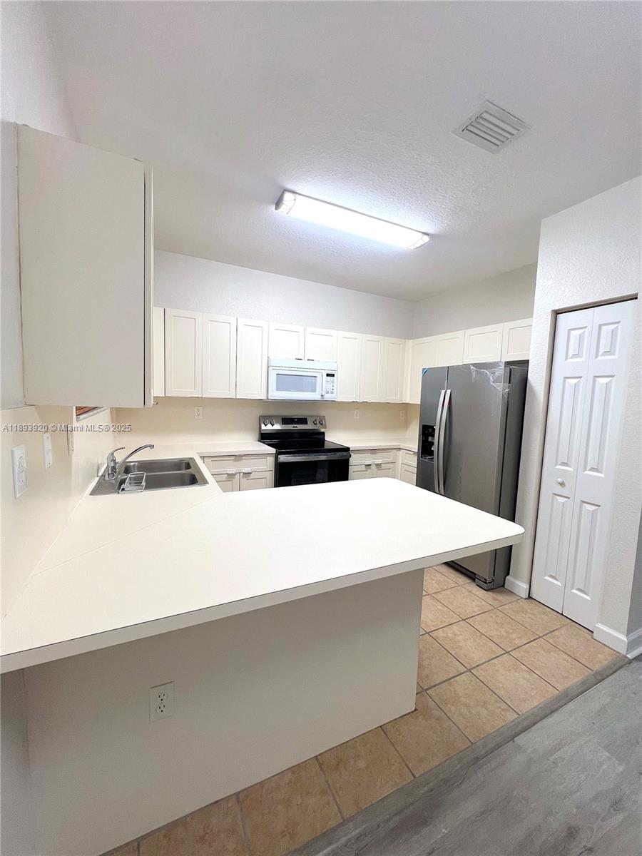 CARIBBEAN ISLES VILLAS CO - Residential Lease