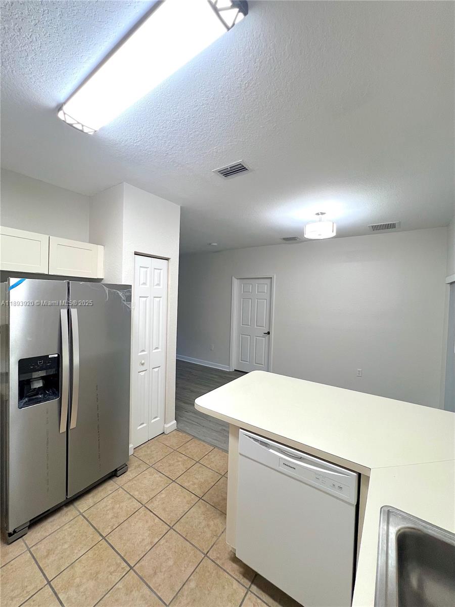 CARIBBEAN ISLES VILLAS CO - Residential Lease