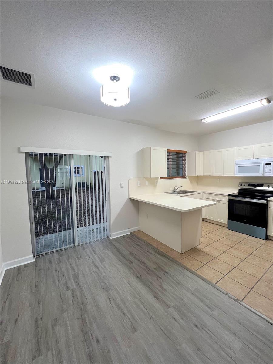 CARIBBEAN ISLES VILLAS CO - Residential Lease