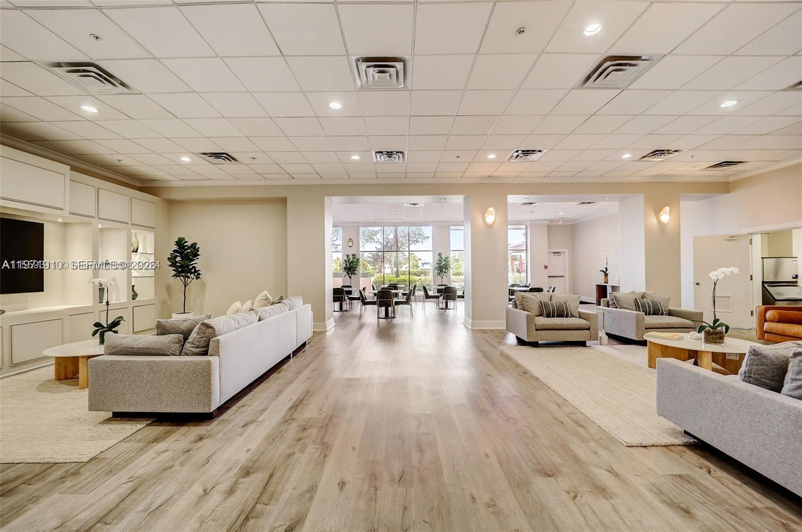 5600 CONDO - Residential