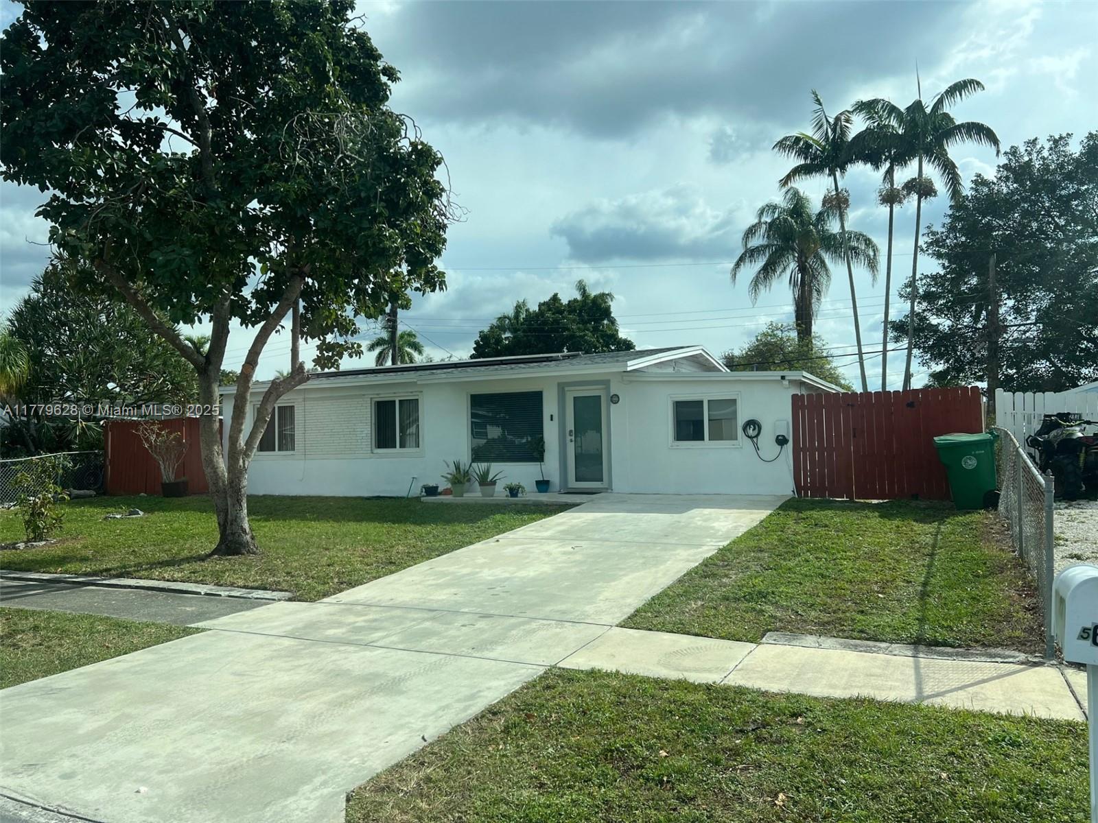 Rental Property at 5620 Sw 38th St, Davie, Broward County, Florida - Bedrooms: 3 
Bathrooms: 1  - $3,350 MO.