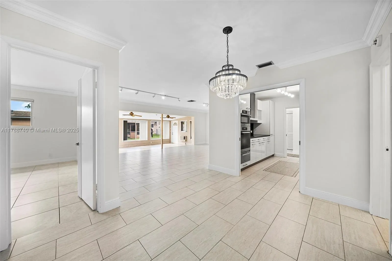 Hallandale Beach, Florida 33009, United States, 2 Bedrooms Bedrooms, ,2 BathroomsBathrooms,Residential,Active,113695