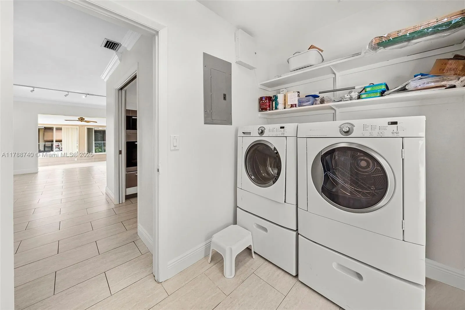 Hallandale Beach, Florida 33009, United States, 2 Bedrooms Bedrooms, ,2 BathroomsBathrooms,Residential,Active,113695