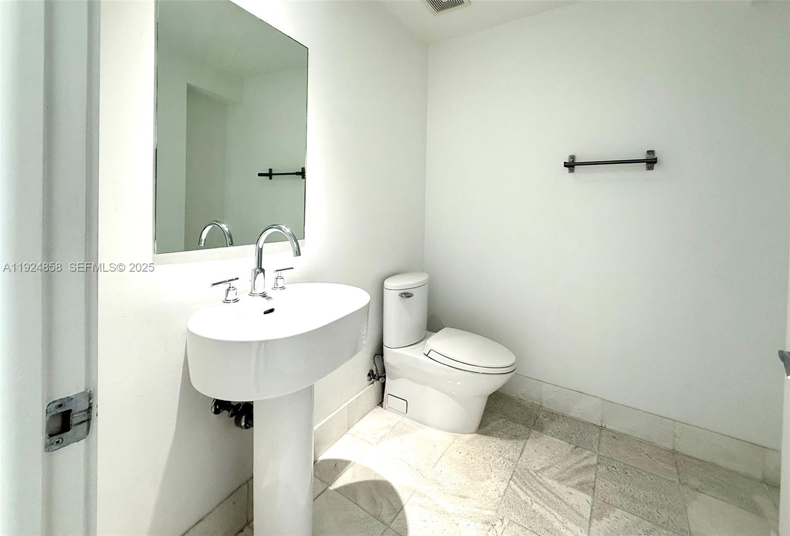 ARTECH RESIDENCES AT AVEN - Residential Lease