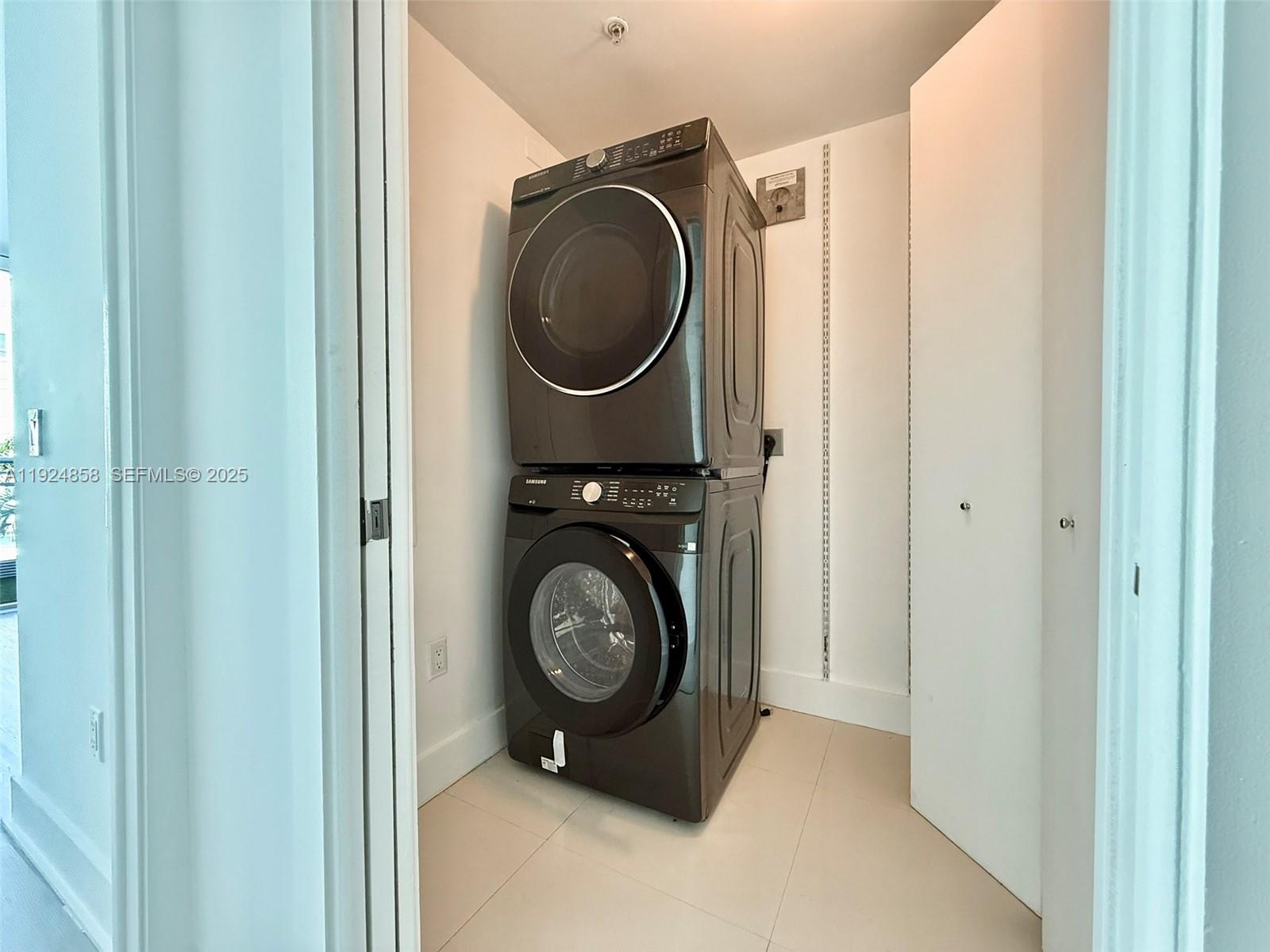 ARTECH RESIDENCES AT AVEN - Residential Lease