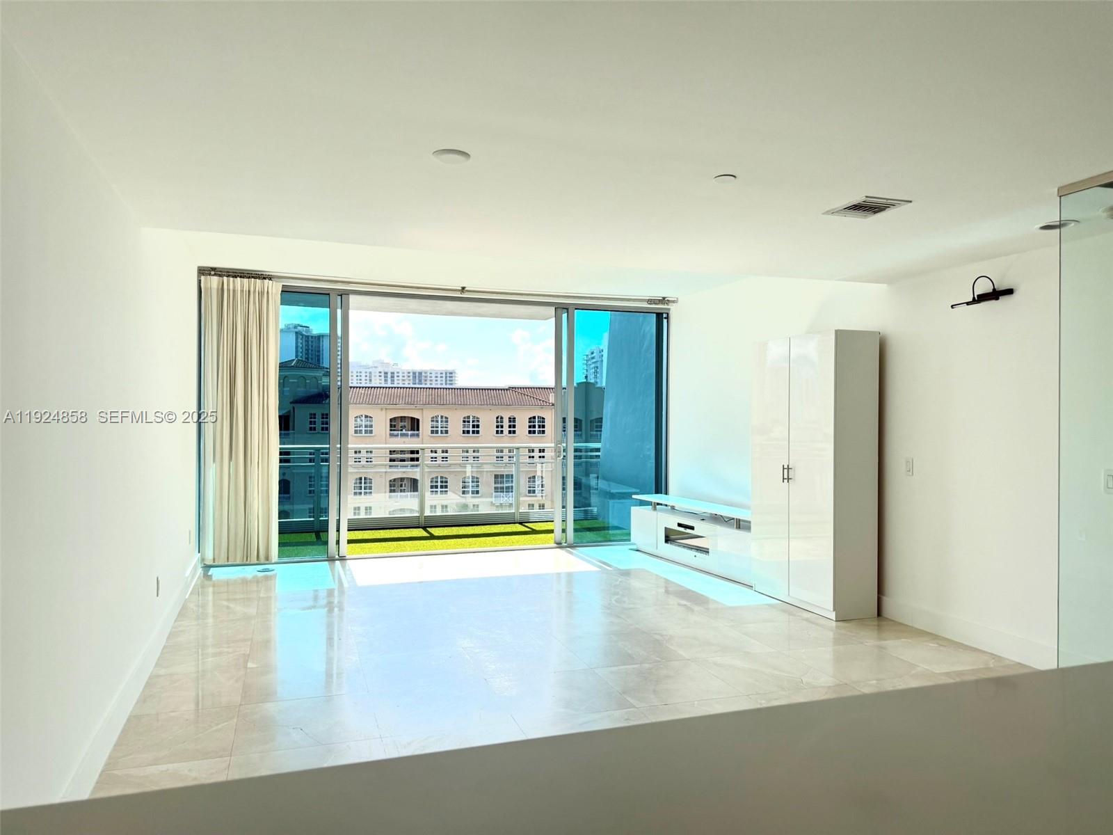 2950 NE 188th St 525