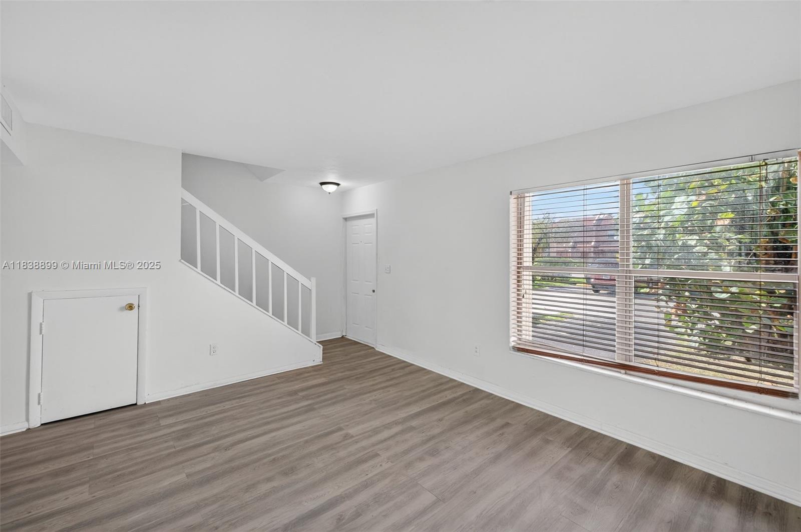 LESLIE ESTATES SEC SEVEN - Residential