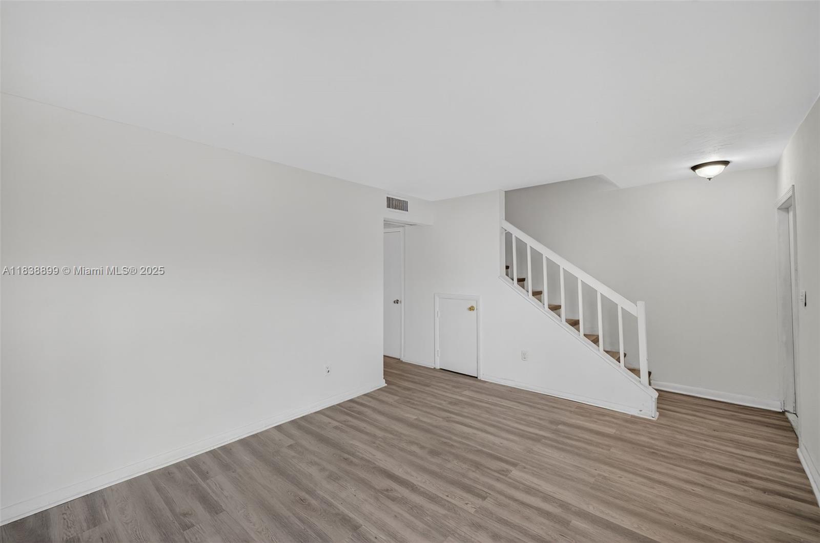 LESLIE ESTATES SEC SEVEN - Residential