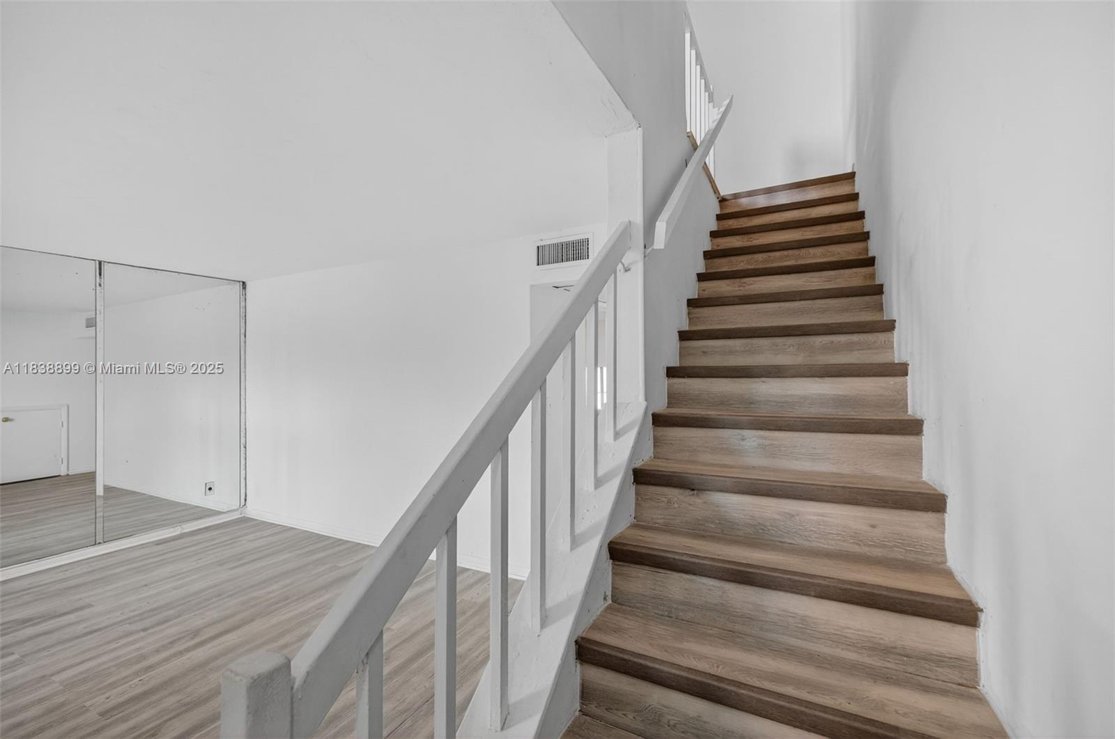 LESLIE ESTATES SEC SEVEN - Residential