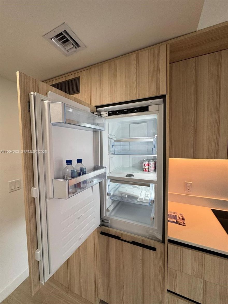 Modern 1-bedroom, 1-bathroom unit located in the heart of Downtown Miami at District 225. This contemporary residence features an open-concept layout, modern kitchen with stainless steel appliances, floor-to-ceiling windows,  with city views. The building offers resort-style amenities including a pool, fitness center, co-working spaces, and 24-hour security. Short-term rentals allowed, making it a great opportunity for investors or end users. Walking distance to restaurants, shopping, entertainment, Brightline station, and easy access to Brickell, Wynwood, and Miami Beach.