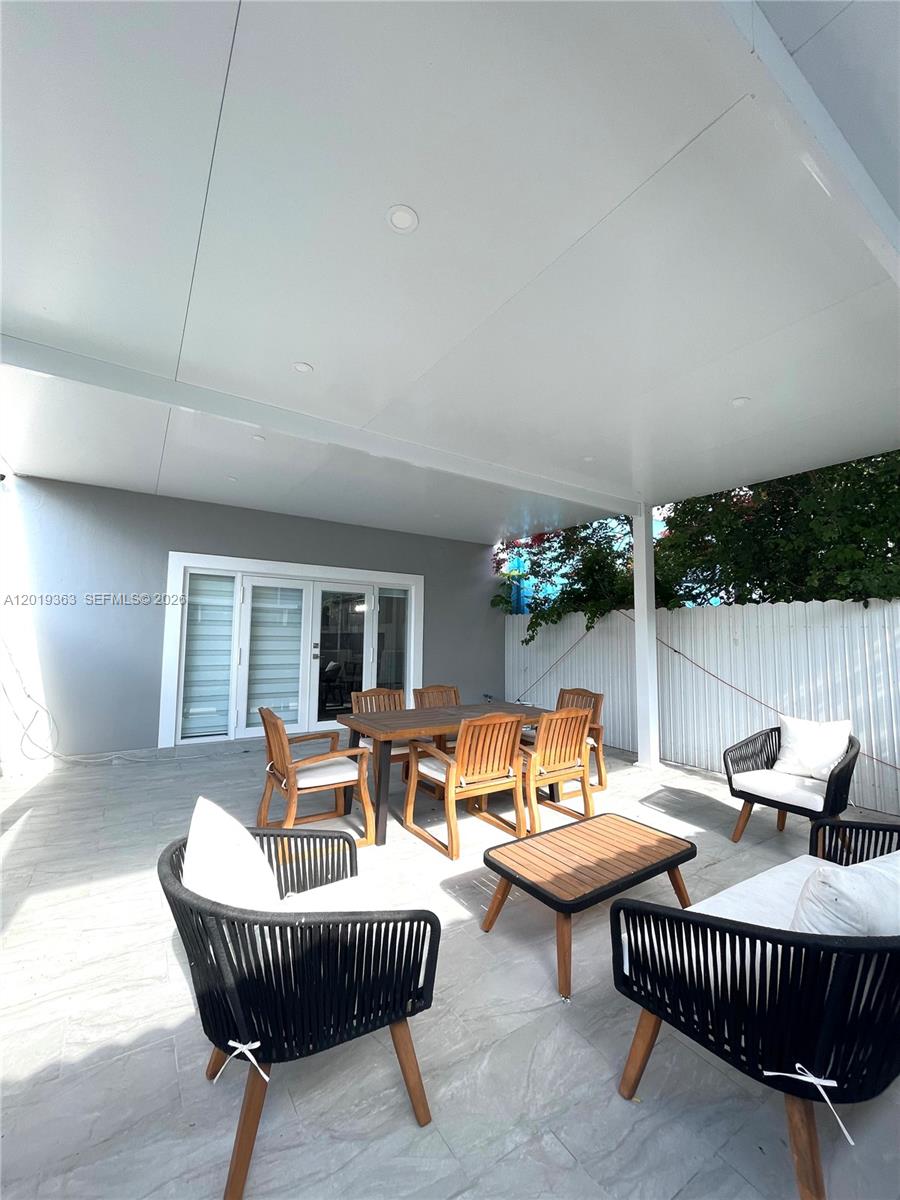 PALM SPRINGS VILLAS 3RD A - Residential