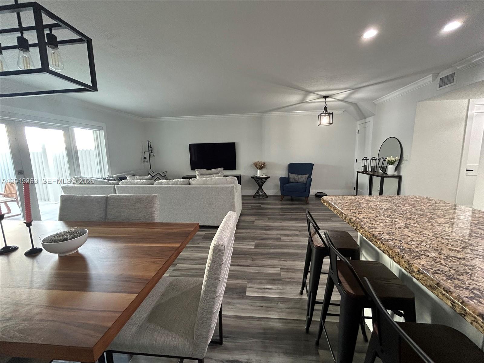 PALM SPRINGS VILLAS 3RD A - Residential