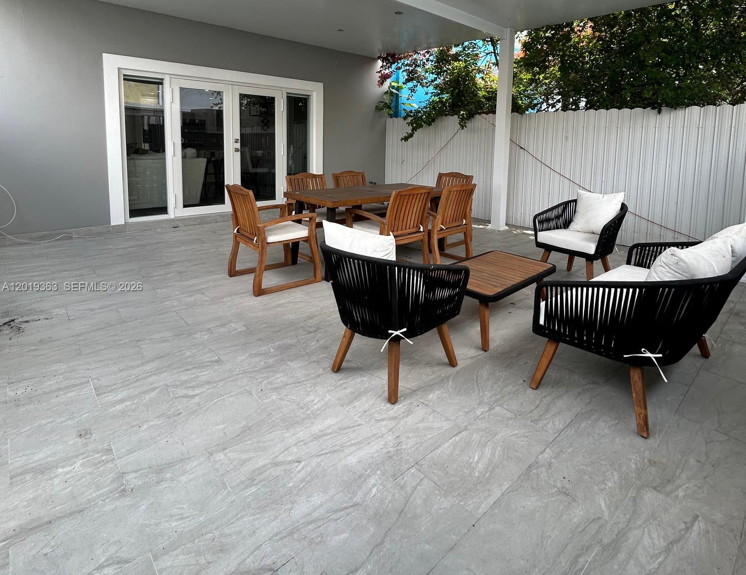 PALM SPRINGS VILLAS 3RD A - Residential