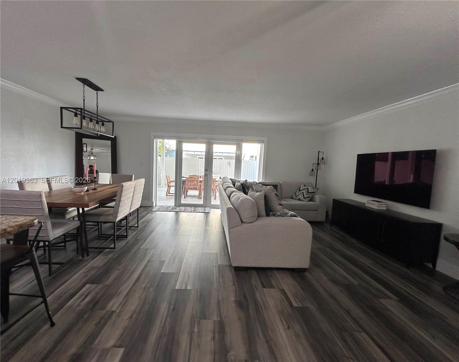 PALM SPRINGS VILLAS 3RD A - Residential