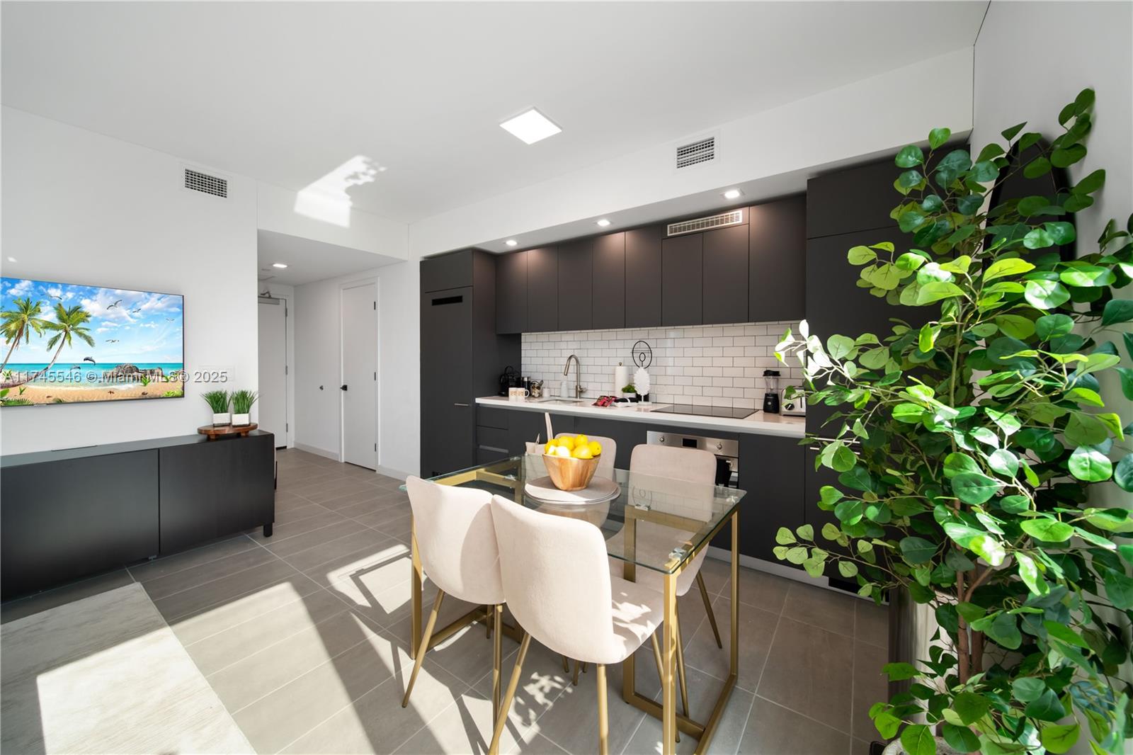 227 NE 2nd St 3106
