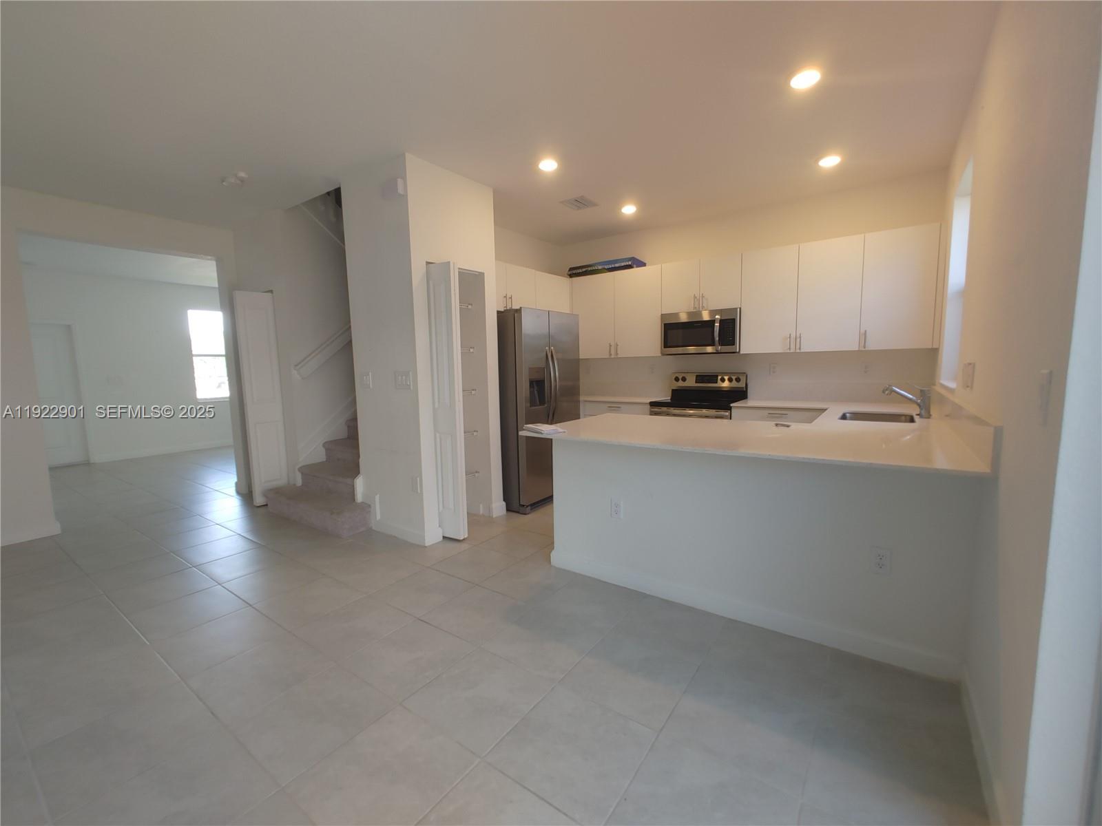 KEYS GATE RESIDENTIAL - Residential Lease