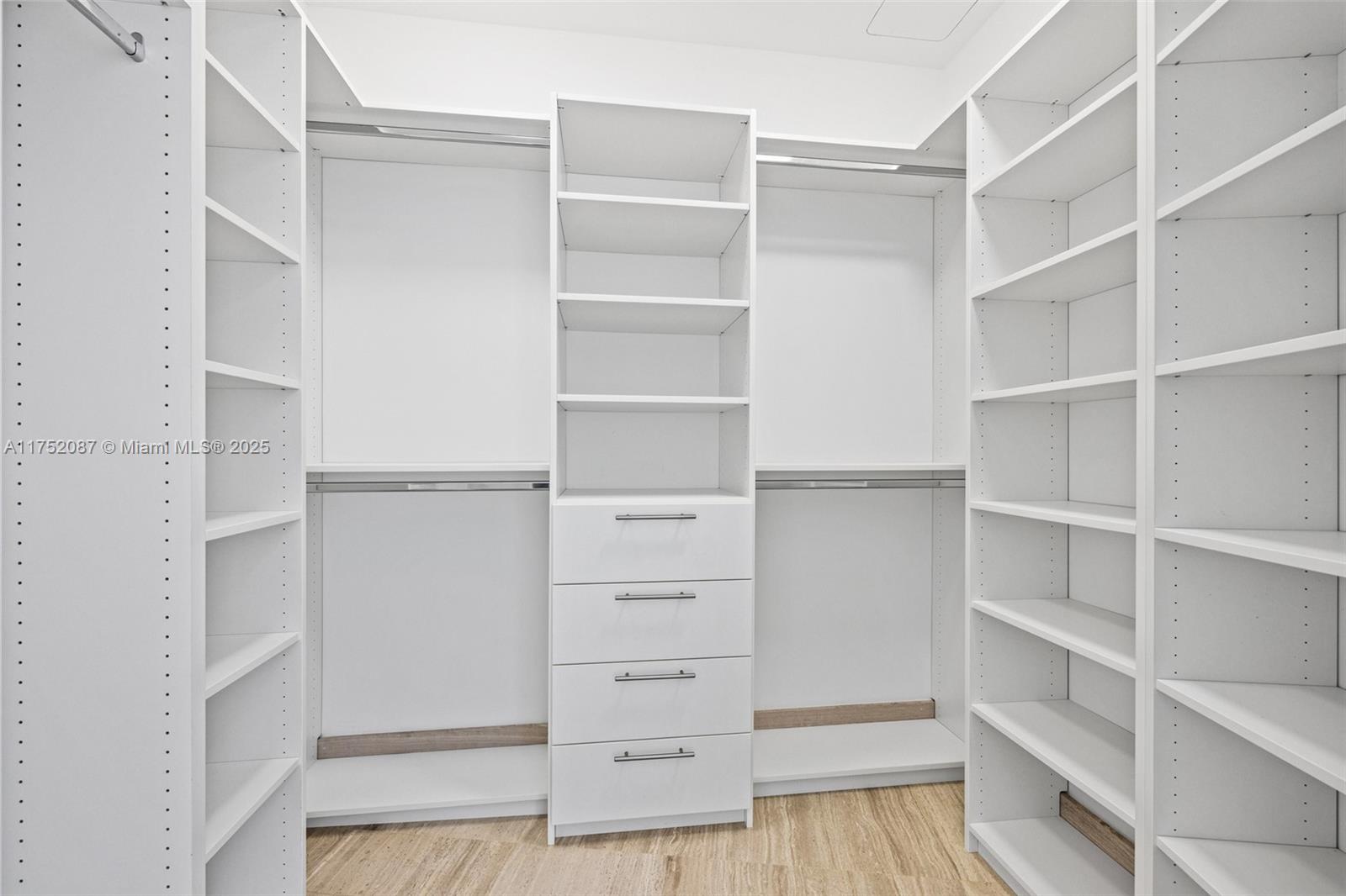 18555 COLLINS AVENUE COND - Residential