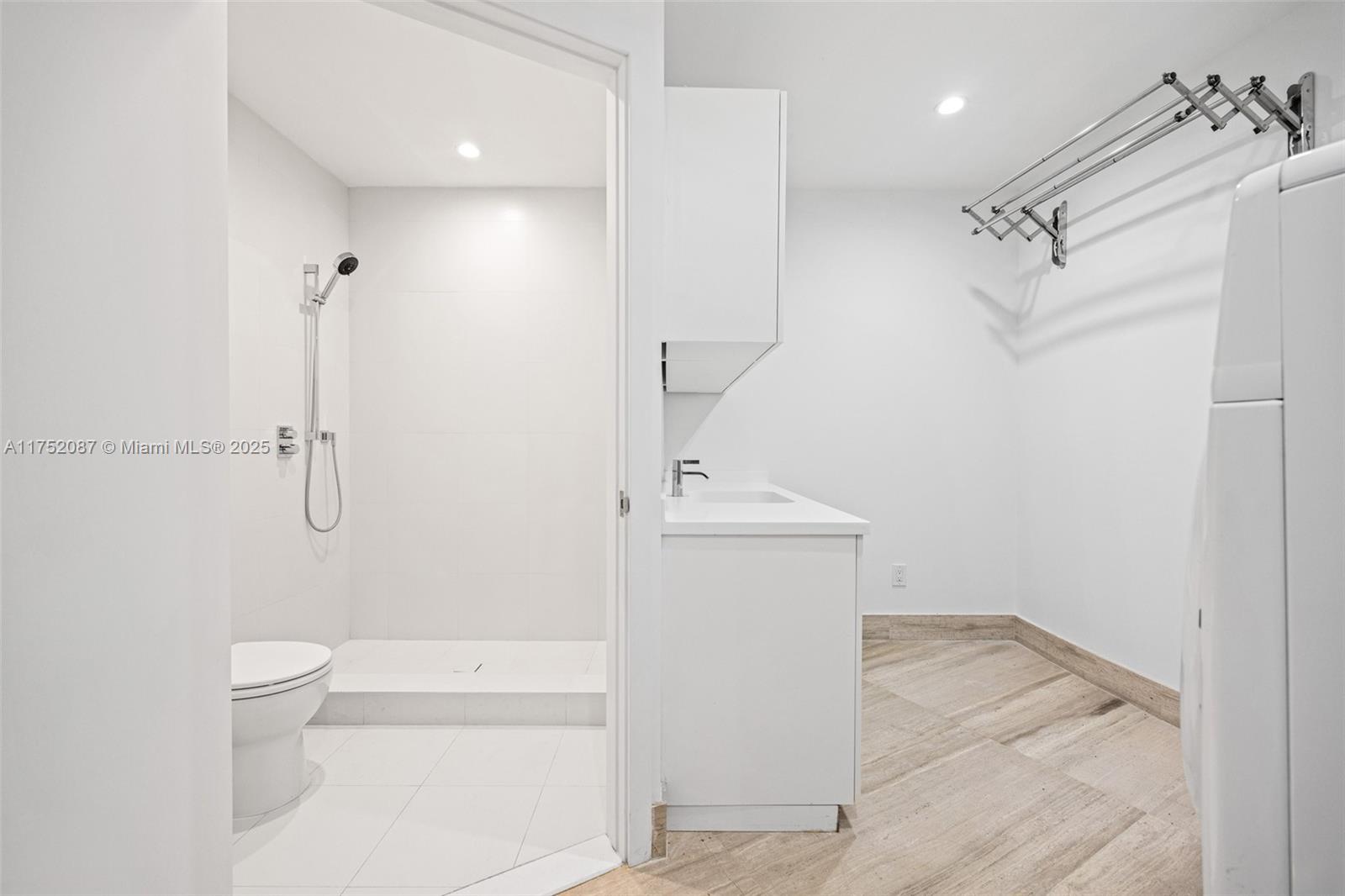 18555 COLLINS AVENUE COND - Residential