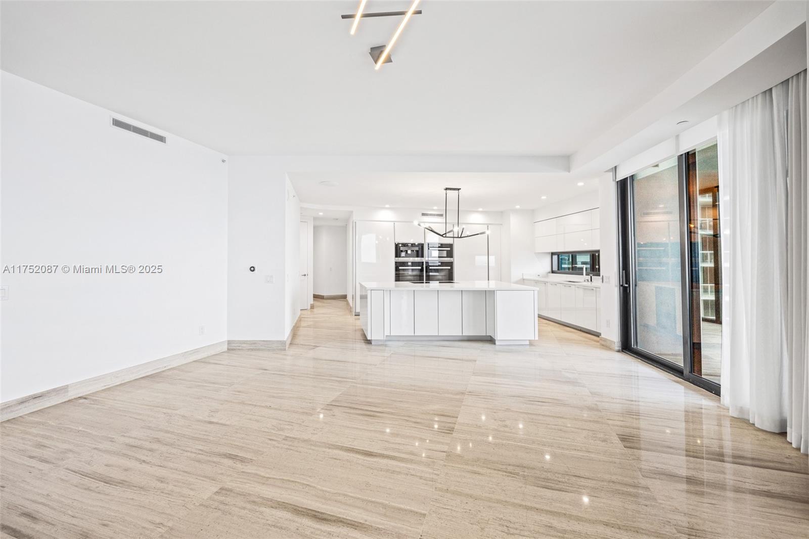 18555 COLLINS AVENUE COND - Residential