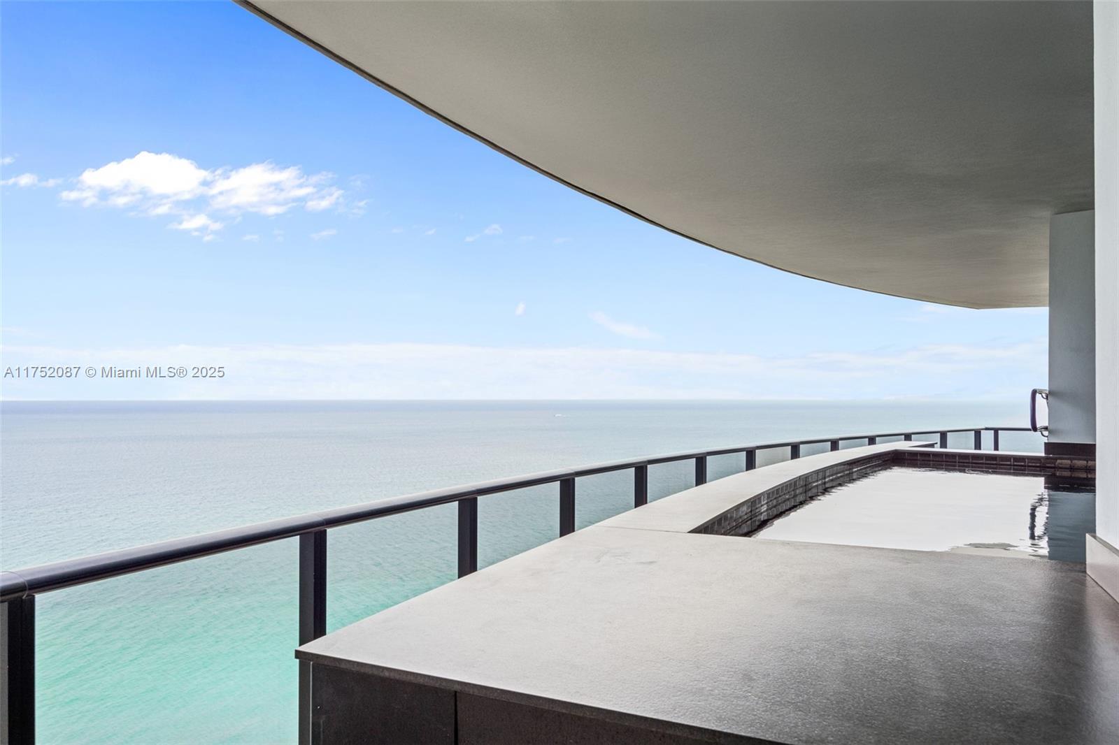 18555 COLLINS AVENUE COND - Residential