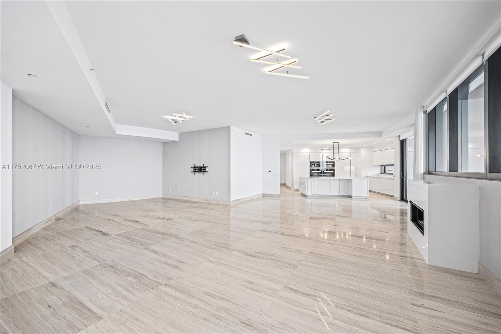 18555 COLLINS AVENUE COND - Residential