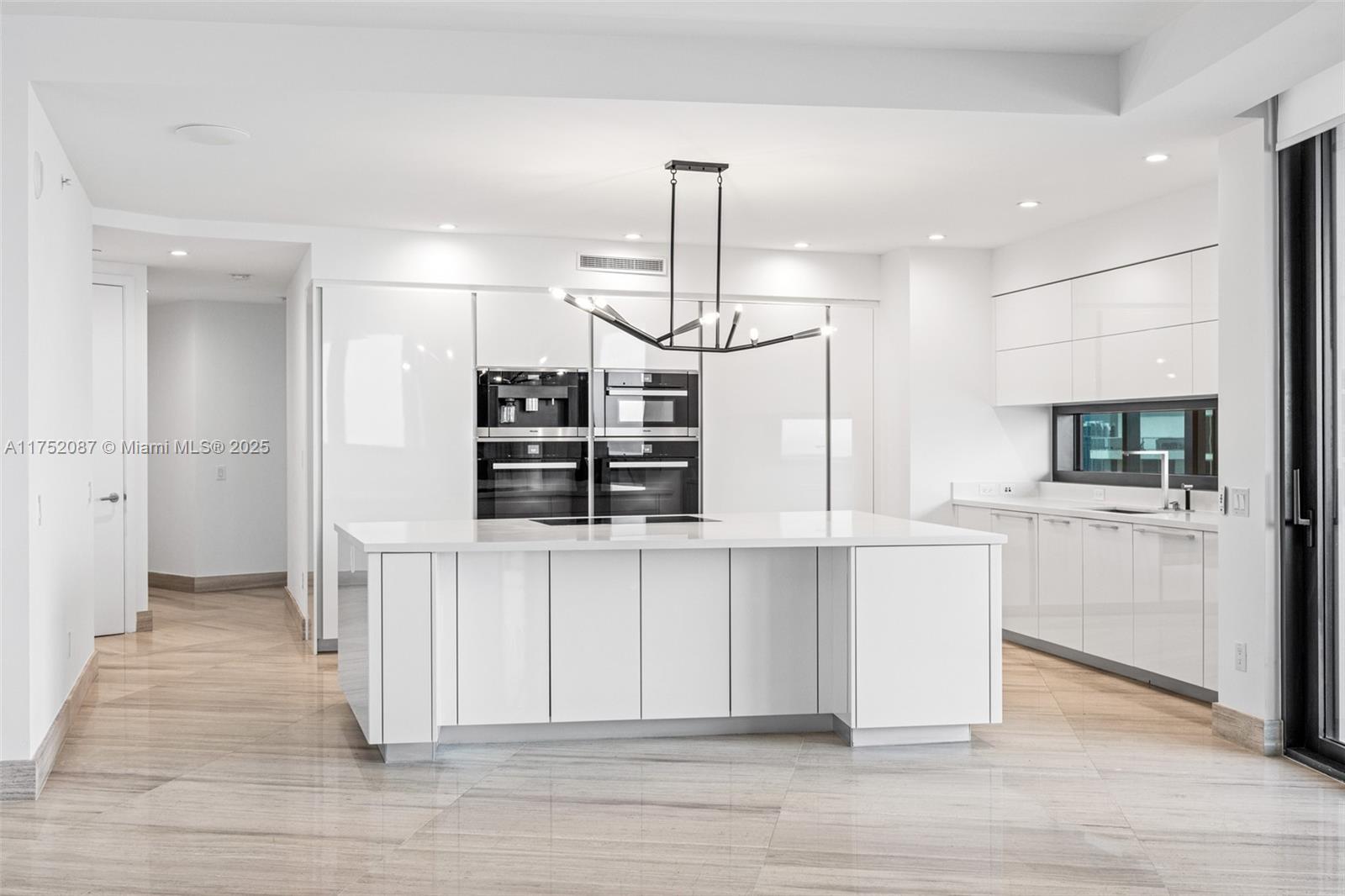 18555 COLLINS AVENUE COND - Residential
