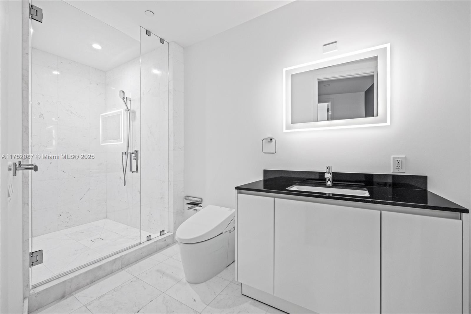 18555 COLLINS AVENUE COND - Residential