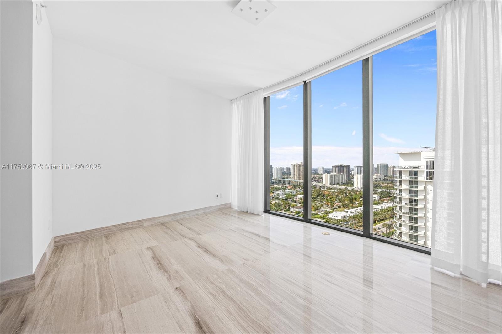 18555 COLLINS AVENUE COND - Residential