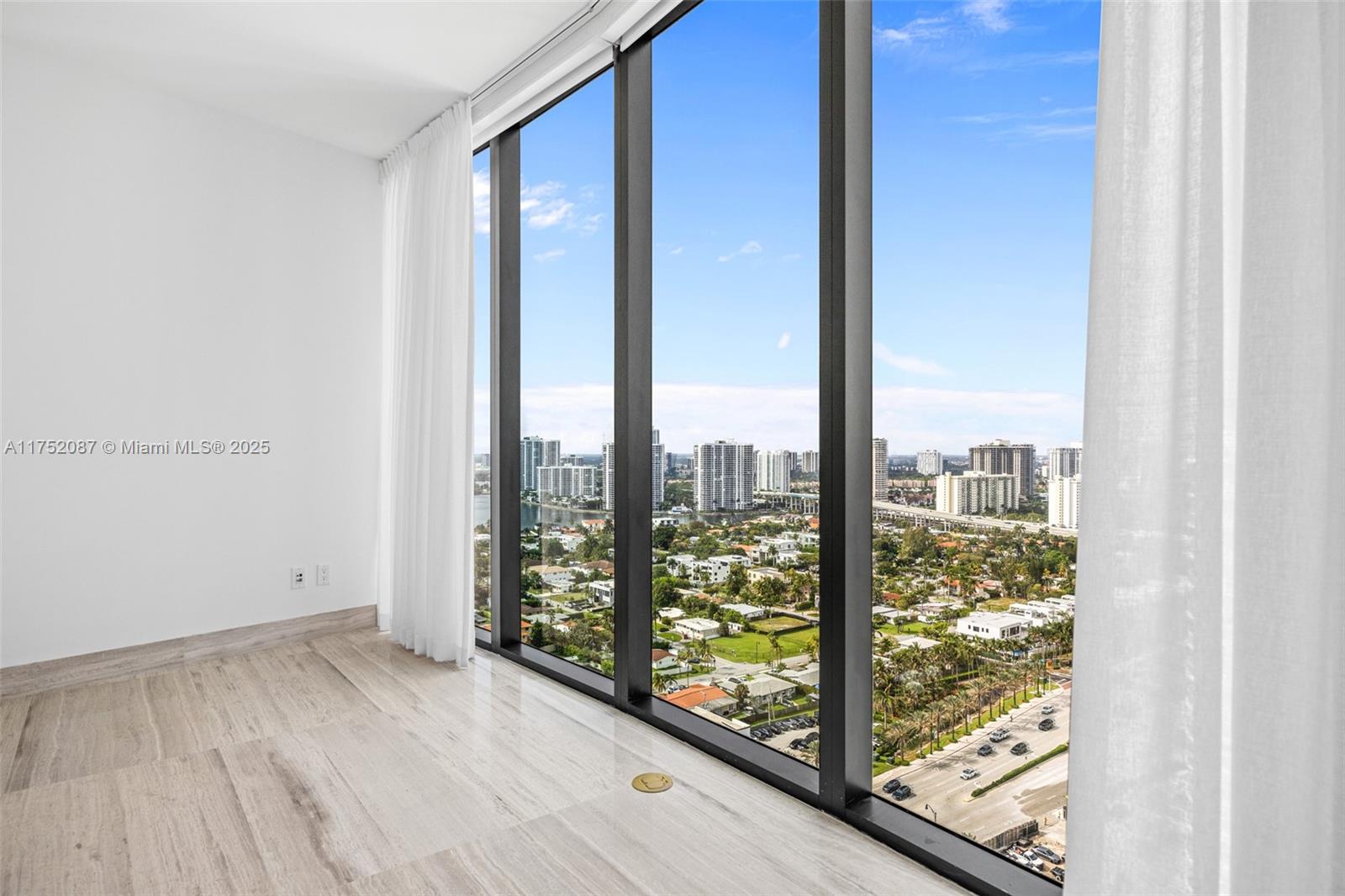 18555 COLLINS AVENUE COND - Residential
